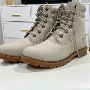 Woman’s grey timberland boots